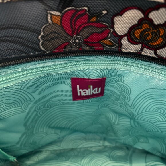 New without Tags Haiku Convertible Messenger/Backpack - Picture 6 of 6